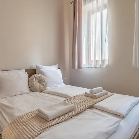 Center Paulay Ede Street 1br Apartment